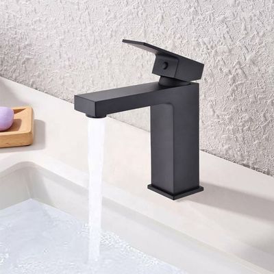 สีดำแปรงสแตนเลสเย็นอ่างล้างจาน Faucet ต้านทานการกัดกร่อนสิ่งสกปรก